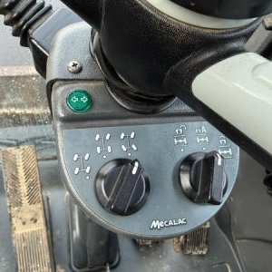 foto 14t bagr kladivo vidle 4lopaty Mecalac 714