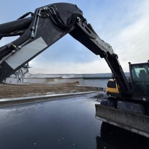 foto 14t bagr kladivo vidle 4lopaty Mecalac 714