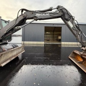 foto 14t bagr kladivo vidle 4lopaty Mecalac 714