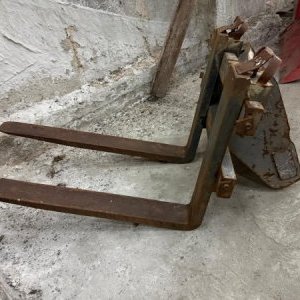 foto 14t bagr kladivo vidle 4lopaty Mecalac 714