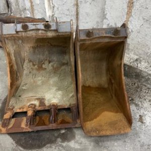 foto 14t bagr kladivo vidle 4lopaty Mecalac 714