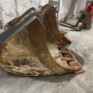 foto 14t bagr kladivo vidle 4lopaty Mecalac 714